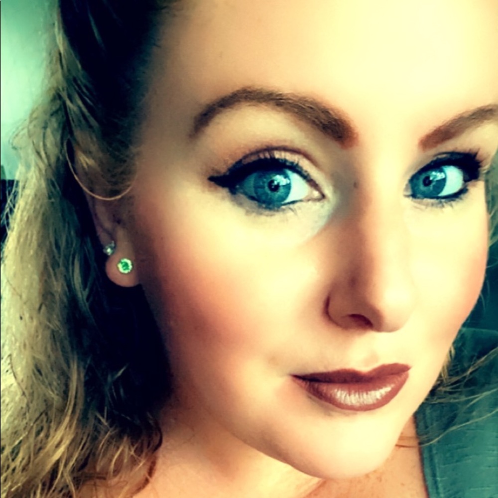 Meet your Posher, Rebecca